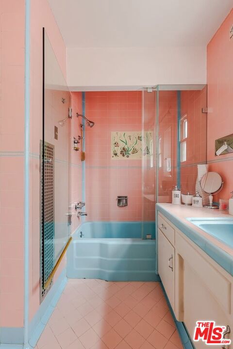 https://media.crmls.org/mediaz/c8f122e3-4054-4277-a926-e4840618d383.jpg?preset=X-Large