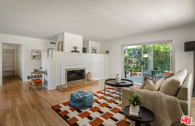 1943 Coolidge Avenue, Altadena CA: https://media.crmls.org/mediaz/c8f194dd-cabe-4d7f-ab75-6c23b828c333.jpg