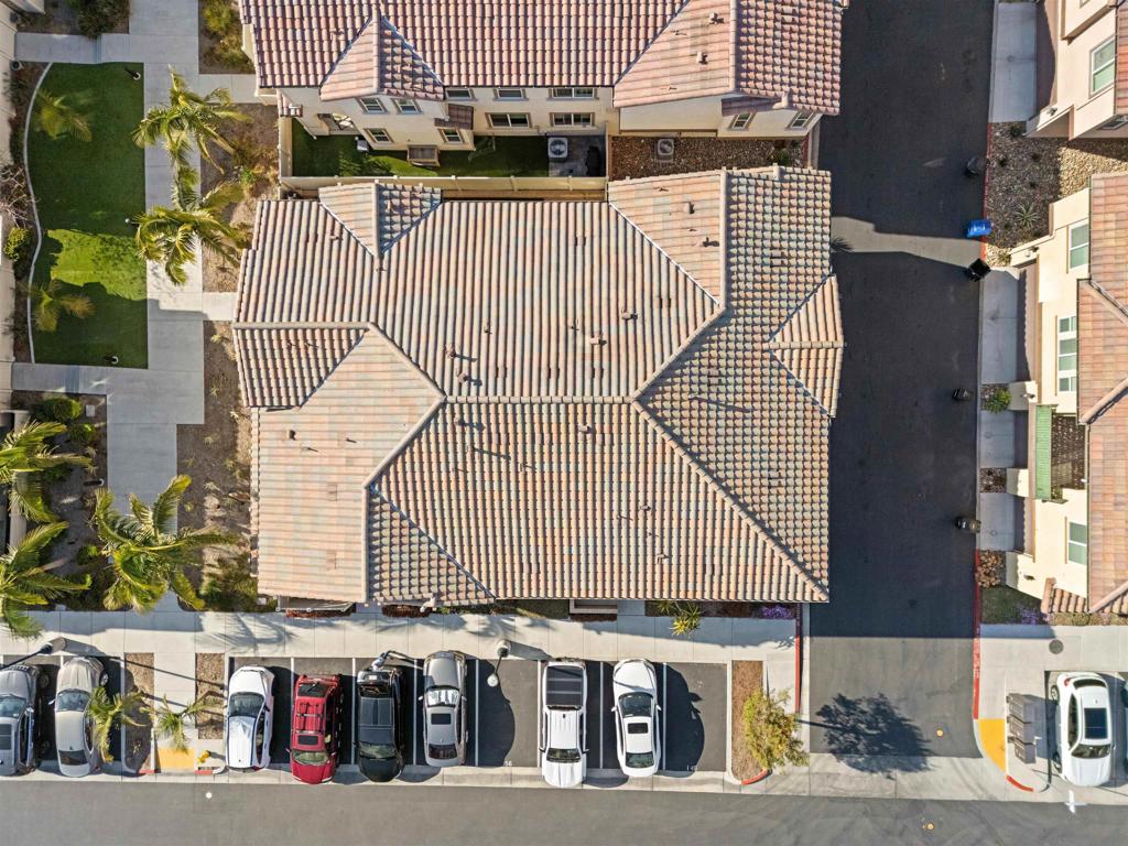 https://media.crmls.org/mediaz/c8f1a938-275c-4f08-b0d7-00d4a6188cf6.jpg?preset=X-Large