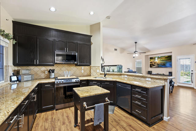 31292 Via Ventana, Thousand Palms CA: https://media.crmls.org/mediaz/c8f1d98e-5bc4-4eda-9fe5-78ad4e644282.jpg