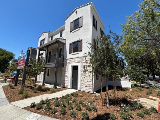 598 S Rengstorff Avenue, Mountain View CA: https://media.crmls.org/mediaz/c8f1e50c-d514-4216-806e-37b17349d9cf.jpg
