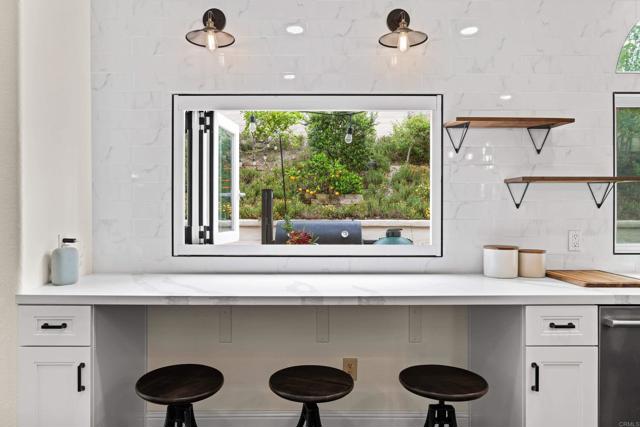 Detail Gallery Image 11 of 54 For 7004 Vista Olas, Carlsbad,  CA 92009 - 5 Beds | 3 Baths