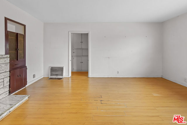 5718 Eveward Road, Culver City CA: https://media.crmls.org/mediaz/c8f2f5ac-4985-47ea-a52a-12b9dfabe1a5.jpg