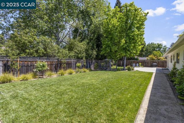 120 Paraiso Dr, Danville CA: https://media.crmls.org/mediaz/c8f33d29-f312-4d3a-8de2-897346032464.jpg