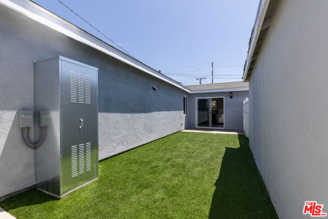 5123 W 130th Street, Hawthorne CA: https://media.crmls.org/mediaz/c8f35c4a-810f-45b5-89c3-d6a98059c3f1.jpg