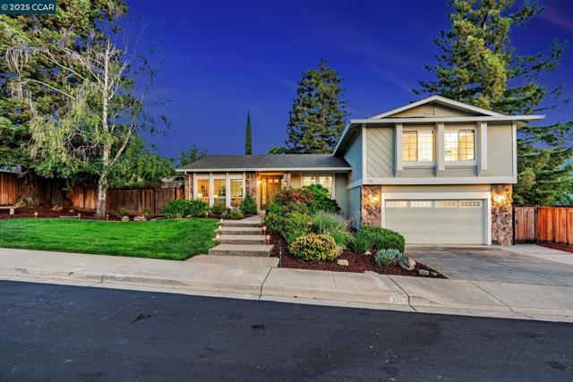321 Chardonnay Cir, Clayton CA: https://media.crmls.org/mediaz/c8f37819-2f4d-463e-a6c0-e3b437c48f8e.jpg