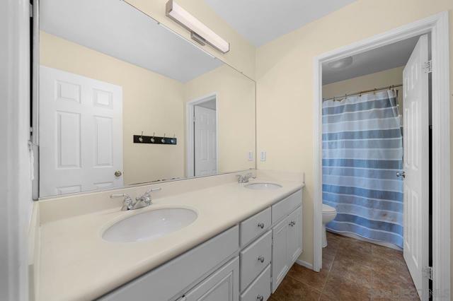 6789 Camino De Amigos, Carlsbad CA: https://media.crmls.org/mediaz/c8f38871-224e-4669-bf3f-6a7371a6298a.jpg
