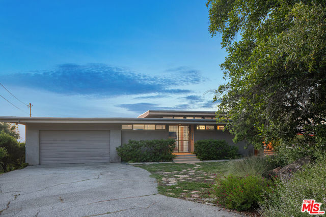 475 Stunt Road, Calabasas CA: https://media.crmls.org/mediaz/c8f45812-5a1a-498e-9f55-b046e1240b66.jpg
