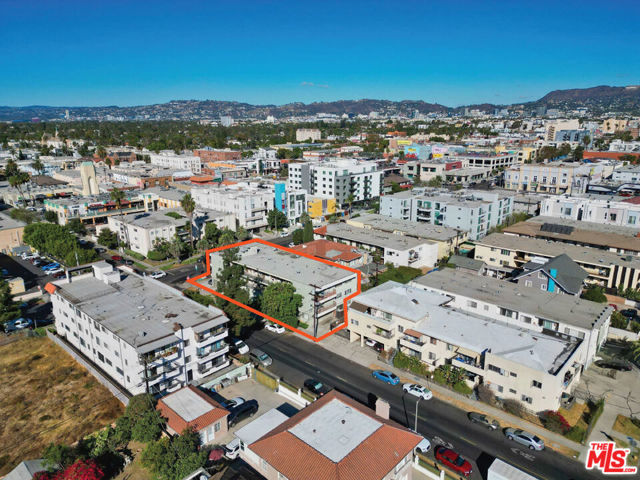4171 W 4th Street, Los Angeles CA: https://media.crmls.org/mediaz/c8f47162-a0ed-4510-9705-10d0c4f1abf1.jpg