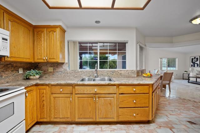 9197 Buckwheat St, San Diego CA: https://media.crmls.org/mediaz/c8f485f8-dcfb-4ce6-a873-0e0b57d0051c.jpg
