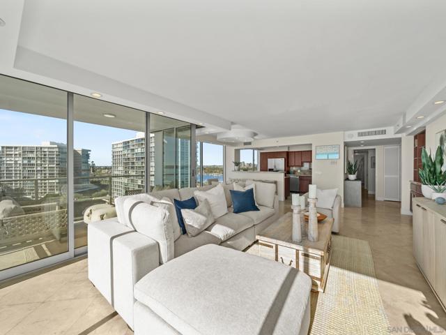 1810 Avenida Del Mundo, Coronado CA: https://media.crmls.org/mediaz/c8f4eaad-45cd-459a-816c-73fad3796d68.jpg