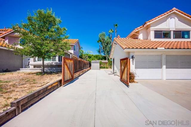 40037 Amberley Cir, Temecula CA: https://media.crmls.org/mediaz/c8f4f5e4-a68c-41fa-a6a3-53ec18de8cff.jpg