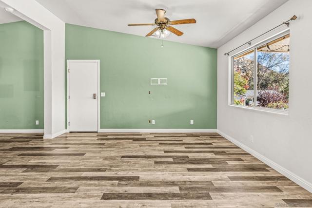 16579 Daza Dr, Ramona CA: https://media.crmls.org/mediaz/c8f5e163-f6a3-4150-8d85-e59dc254891e.jpg