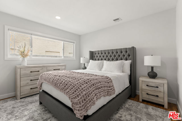 419 S Almont Drive, Beverly Hills CA: https://media.crmls.org/mediaz/c8f604e3-370e-4174-9885-2d836128aa71.jpg