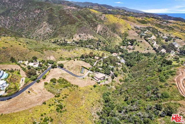 1 Via Acero Street, Malibu CA: https://media.crmls.org/mediaz/c8f63081-ea2c-4291-998d-6735f6d8aa5b.jpg