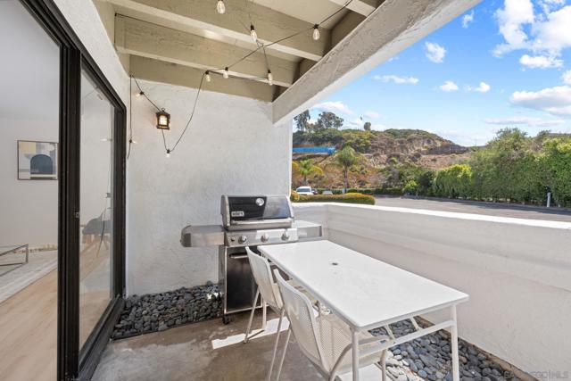 524 Via De La Valle,  CA: https://media.crmls.org/mediaz/c8f68f4c-8e53-4ffe-826d-c7ee45407d1f.jpg