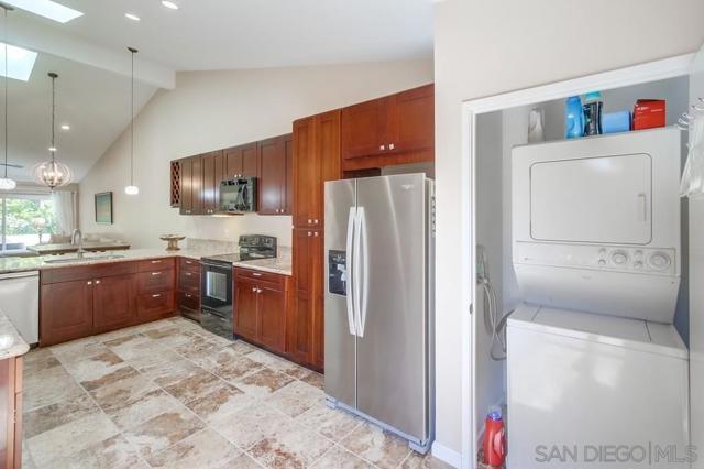 17832 Avenida Cordillera, San Diego CA: https://media.crmls.org/mediaz/c8f691ec-b57c-45c5-babd-6d9b3bbcfb93.jpg