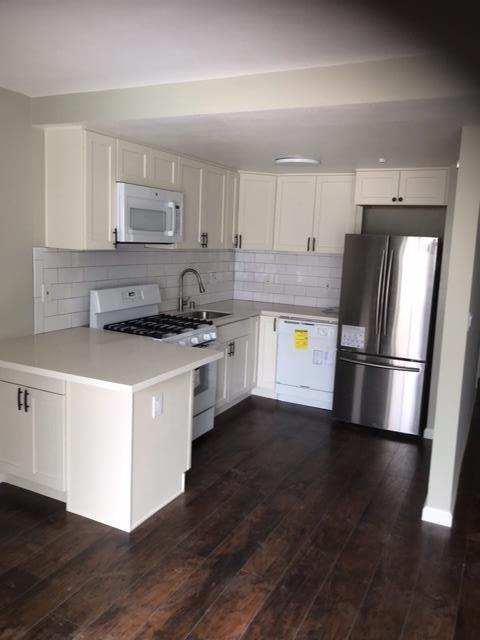 28 Houston Street, San Francisco CA: https://media.crmls.org/mediaz/c8f72ca1-3a77-4d7d-8ac0-153d36d0e4e6.jpg