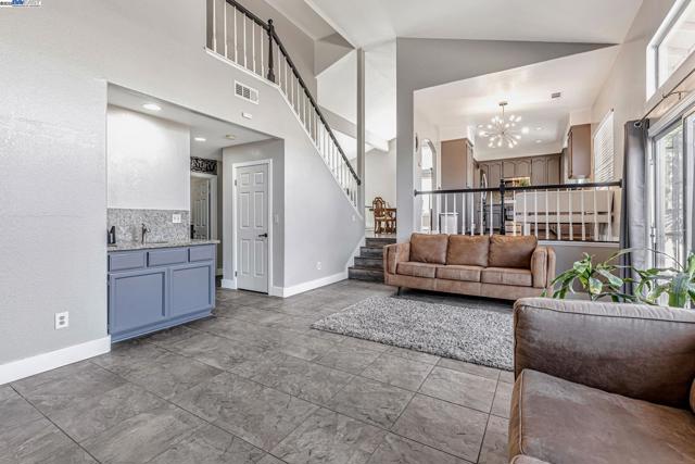 639 Eaker Ct, Antioch CA: https://media.crmls.org/mediaz/c8f755ee-b152-43da-a595-2f3ed9e4e2fc.jpg