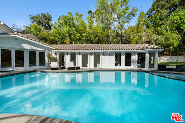 16221 Elisa Place, Encino CA: https://media.crmls.org/mediaz/c8f7a8b3-02ae-4a15-88f3-65931f89b8f5.jpg
