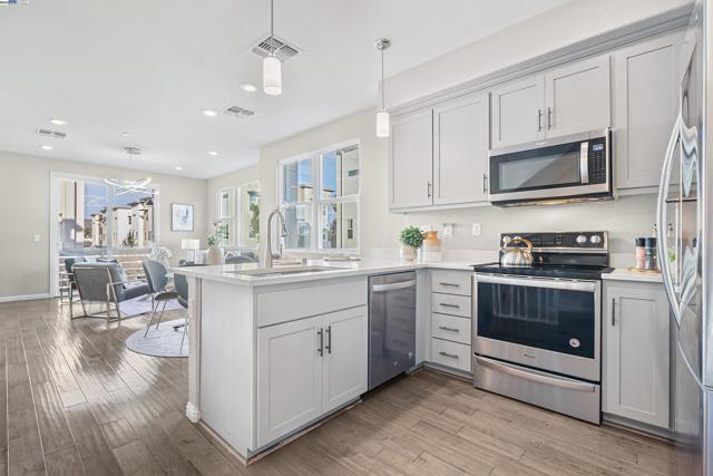 37336 Duckling Ter, Fremont CA: https://media.crmls.org/mediaz/c8f7f183-55ba-486a-a3d2-4630f4e7a265.jpg