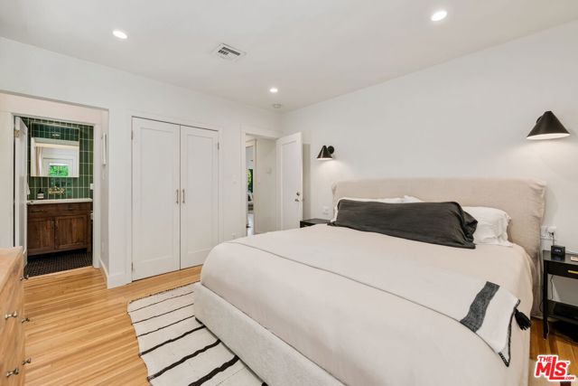 555 N Irving Boulevard, Los Angeles CA: https://media.crmls.org/mediaz/c8f80399-415e-4cae-989b-8865efa5436d.jpg