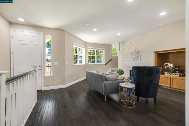 1121 Haven Street, Martinez CA: https://media.crmls.org/mediaz/c8f84e25-116b-49f3-910d-89c902599a17.jpg