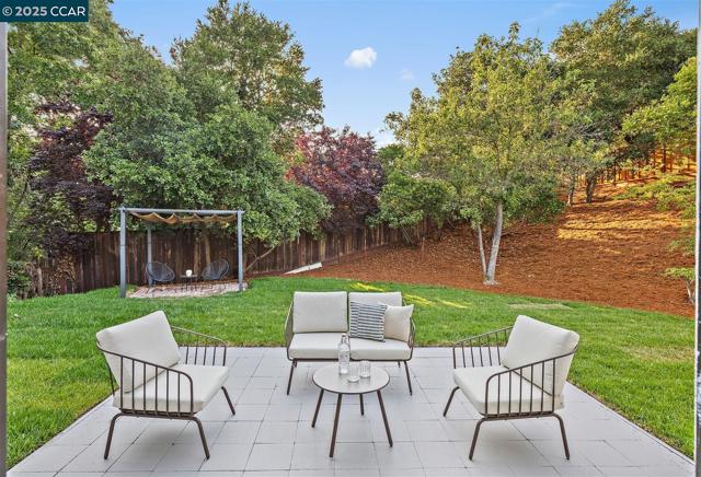 101 Lena Ct, Pleasant Hill CA: https://media.crmls.org/mediaz/c8f8a91b-e681-4401-9ad6-e2a9a2081d50.jpg