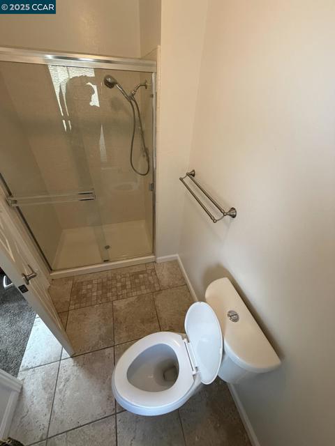 105 Via Cabrera Ln, Martinez CA: https://media.crmls.org/mediaz/c8f9846f-606a-4050-a965-47a38bf78b7d.jpg