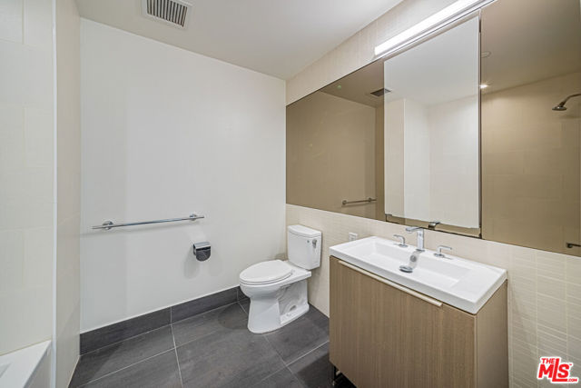 889 Francisco Street, Los Angeles CA: https://media.crmls.org/mediaz/c8f9bef7-c2b2-4ece-9bc4-2d5f55893a44.jpg