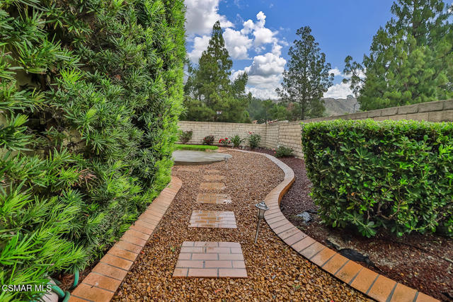 11820 Doral Avenue, Porter Ranch CA: https://media.crmls.org/mediaz/c8fa04fd-2cb2-4e1f-a0eb-5afb88061e14.jpg
