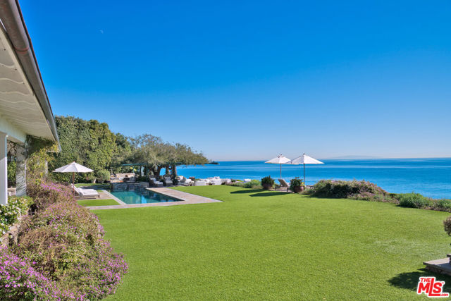 27540 Pacific Coast Highway, Malibu CA: https://media.crmls.org/mediaz/c8fa05ef-3958-40a9-8010-d1230c3d4873.jpg