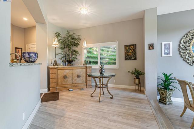 4001 W Lakeshore Drive, San Ramon CA: https://media.crmls.org/mediaz/c8fa25f7-f2f5-41c1-ba10-bd4fa3e5664f.jpg