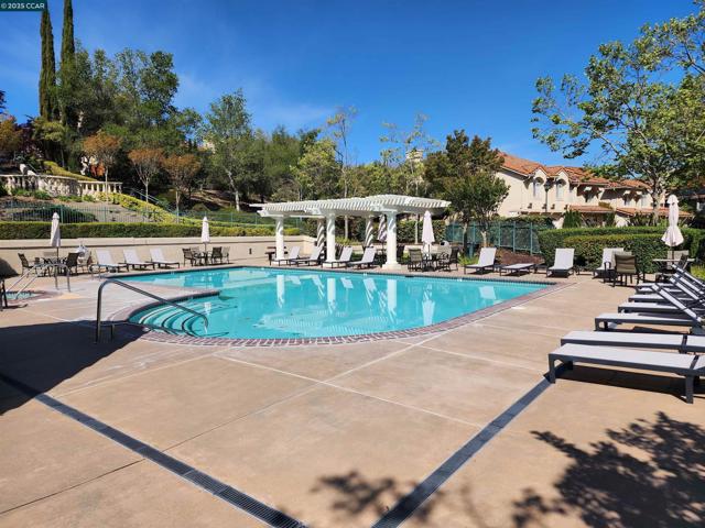 617 S Blackbrush Ln, San Ramon CA: https://media.crmls.org/mediaz/c8fa5a3d-7439-4337-8b84-31b356044785.jpg