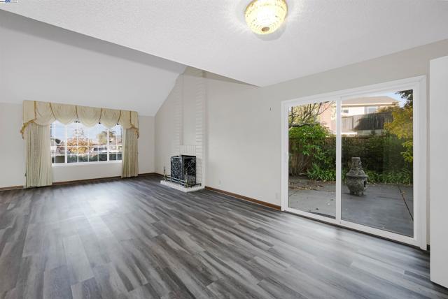 3608 Siskiyou Ct, Hayward CA: https://media.crmls.org/mediaz/c8fa9fcb-3f4f-4da9-81fc-ec19bccdcefc.jpg