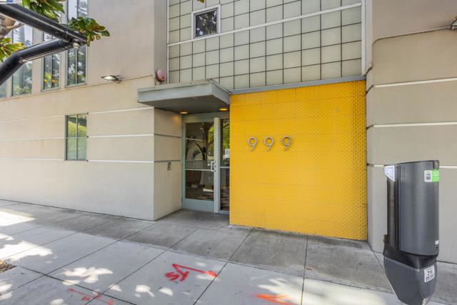 999 16Th St, San Francisco CA: https://media.crmls.org/mediaz/c8faa285-0333-49dd-b5af-51bcfe3ca27c.jpg
