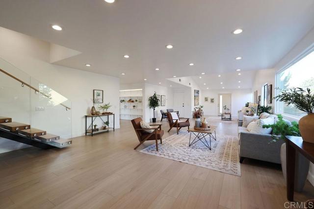 Detail Gallery Image 6 of 35 For 8979 Knaul Ct, San Diego,  CA 92129 - 5 Beds | 5/1 Baths