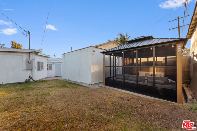 4137 W 58th Place, Los Angeles CA: https://media.crmls.org/mediaz/c8fc5042-e9db-4c23-84c4-d31ba2320212.jpg