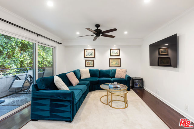 6708 Hillpark Drive, Los Angeles CA: https://media.crmls.org/mediaz/c8fc8c5f-e86b-4c2b-956d-64f9db76d338.jpg