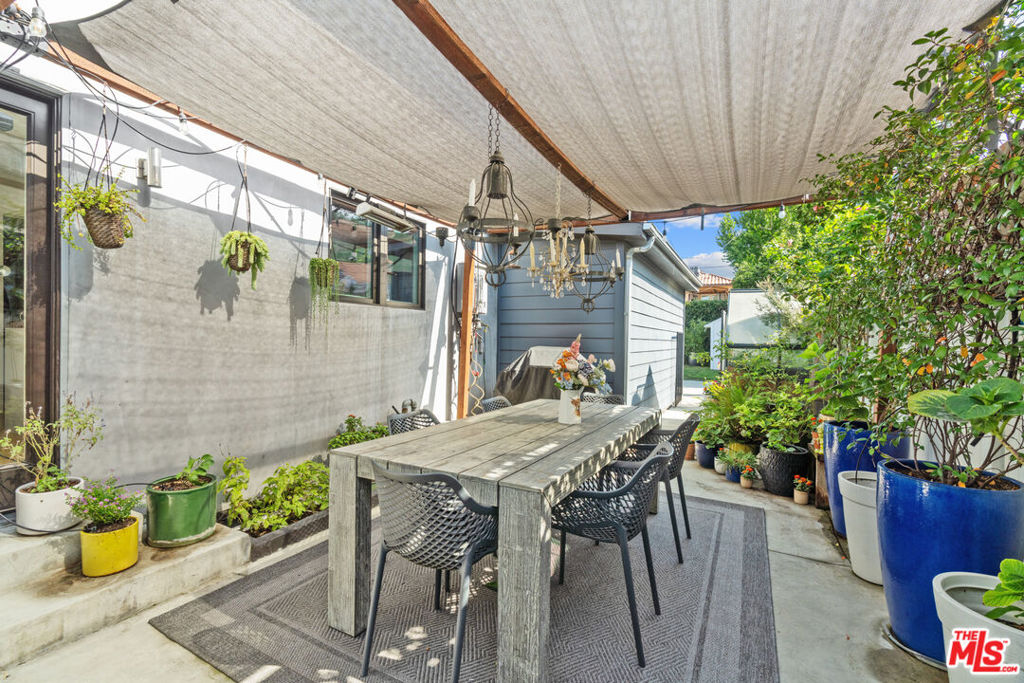 https://media.crmls.org/mediaz/c8fc98b0-2dde-4915-884d-14497e9b0d12.jpg?preset=X-Large