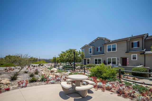 1257 Calle Datura, Chula Vista CA: https://media.crmls.org/mediaz/c8fca79d-6104-45c4-9346-a17c70a55eeb.jpg