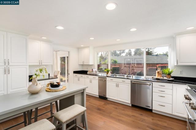 46 Saint Mark Ct, Danville CA: https://media.crmls.org/mediaz/c8fcb54f-daf8-435e-a557-e885ae8bf84d.jpg