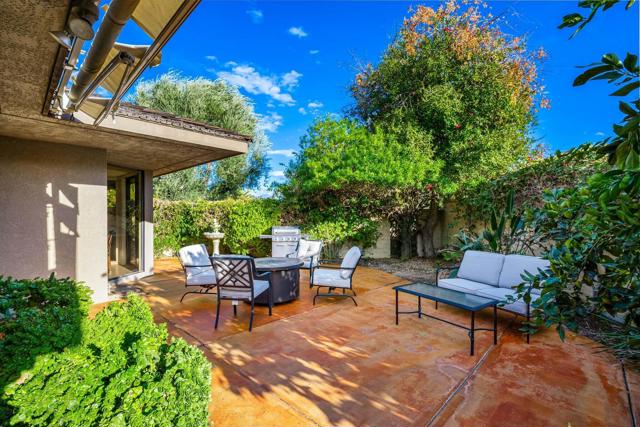 6 Stanford Drive, Rancho Mirage CA: https://media.crmls.org/mediaz/c8fcc34a-0615-4ec6-8ddb-3341df626762.jpg