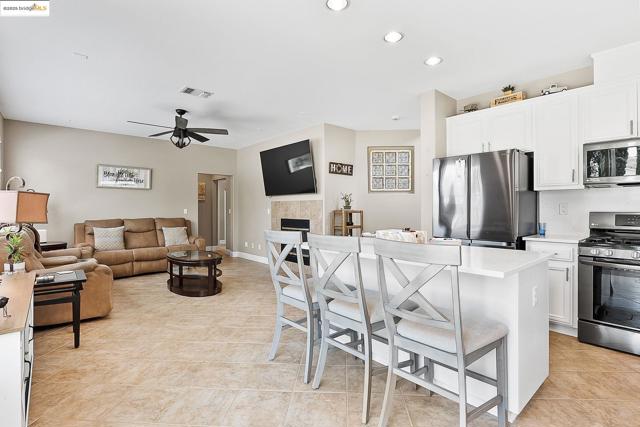 150 Ridge Crest Ct, Oakley CA: https://media.crmls.org/mediaz/c8fd0cfe-d904-432a-8965-64842930cda2.jpg