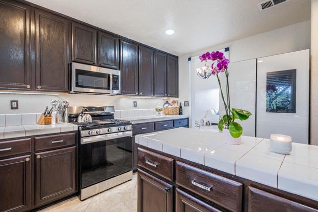 1454 Madrone Drive, Salinas CA: https://media.crmls.org/mediaz/c8fd6f3f-384d-4daf-861f-d53a1edb0049.jpg