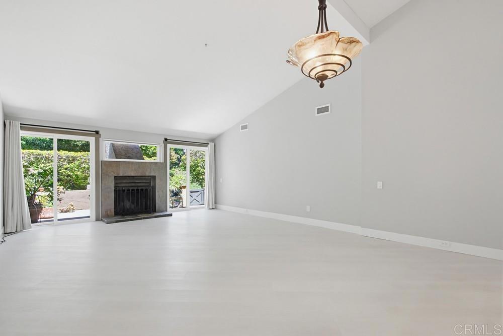 2201 Plaza De Las - photo 10