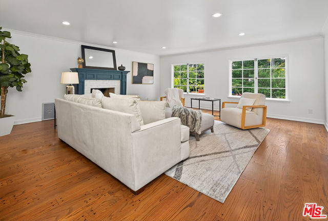 322 25th Street, Santa Monica CA: https://media.crmls.org/mediaz/c8fe9752-db59-49e2-87de-8c89394268cc.jpg
