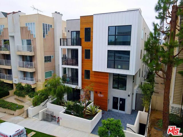 1261 Stoner Avenue, Los Angeles CA: https://media.crmls.org/mediaz/c8feac23-91ca-44ab-94f0-30b5ad08e72a.jpg