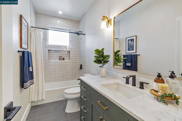 945 Yorkshire Ct, Lafayette CA: https://media.crmls.org/mediaz/c8febc51-d131-4548-ad18-cab0cd56a1ec.jpg