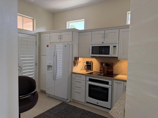 37672 Breeze Way, Palm Desert CA: https://media.crmls.org/mediaz/c8fec566-debf-4de7-8804-29807367bb02.jpg